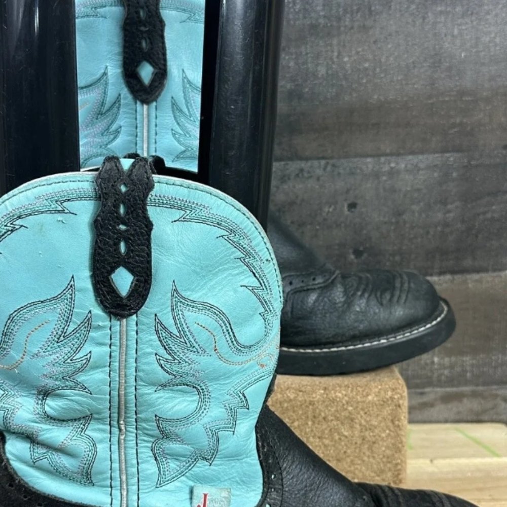 Size 8.5 Justin Boots